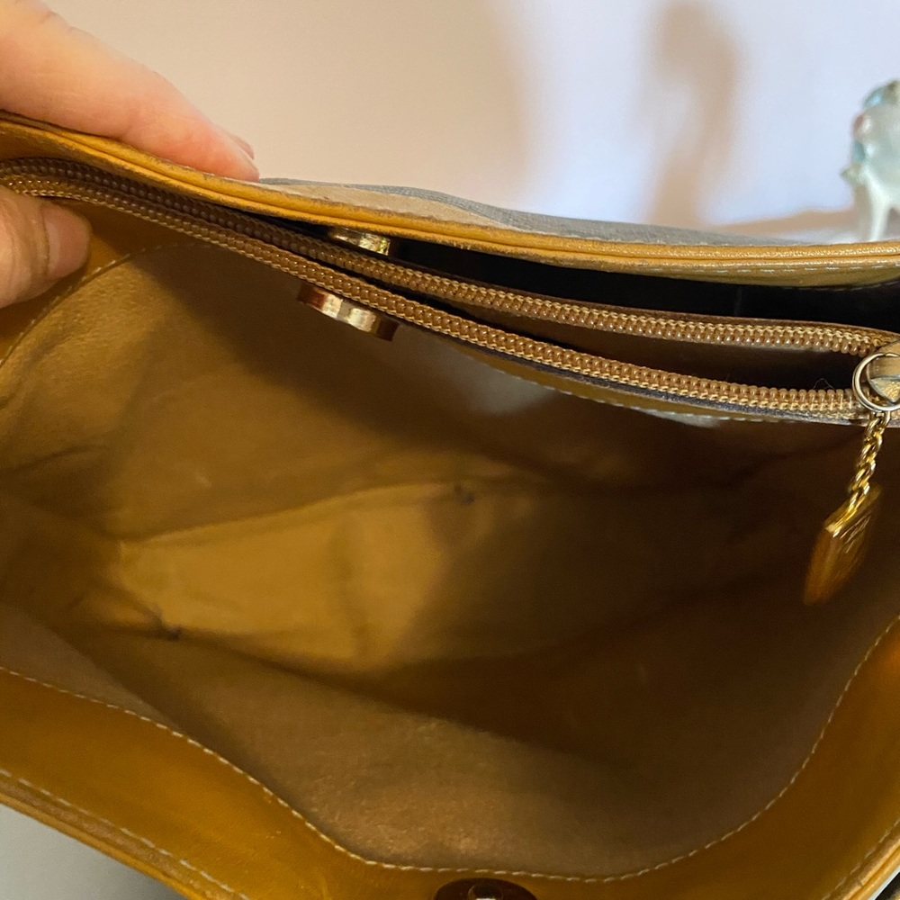 Sold! Authentic monogram Gucci crossbody bag - Picture 13 of 15